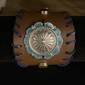myra- Show stop cuff leather bracelet